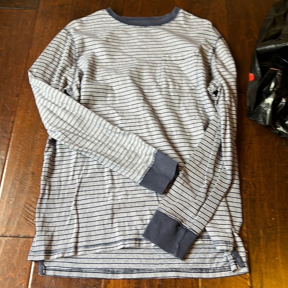 Super cute blue and white striped goodfellow oversized long sleeve t shirt!
